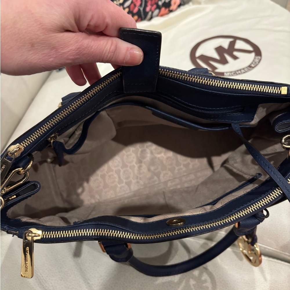 Euc Authentic Michael Kors Sutton Medium Saffiano… - image 7
